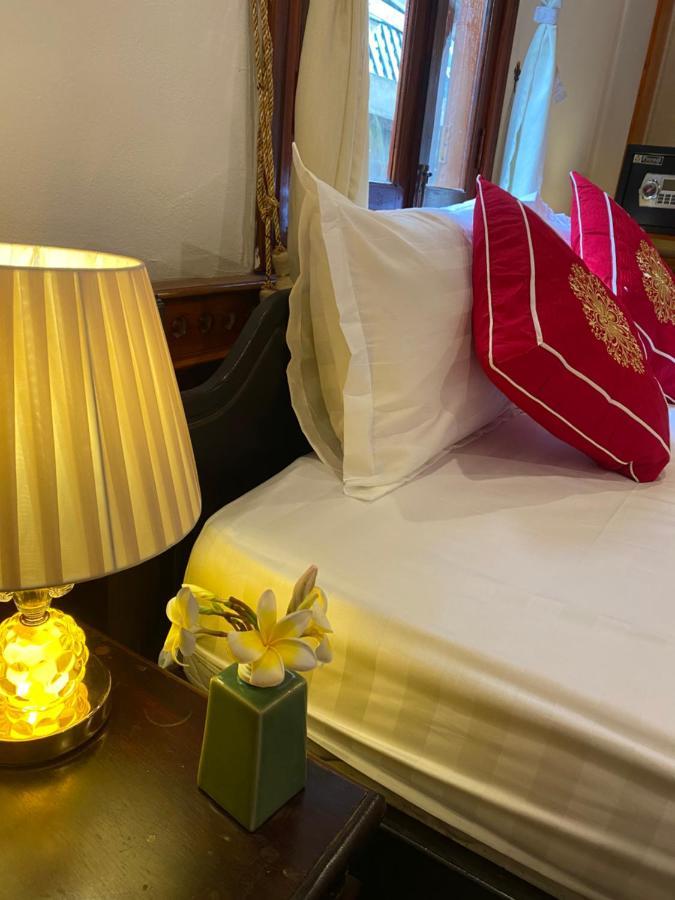 Golden Lotus Boutique Hotel Луанг Прабанг Екстериор снимка