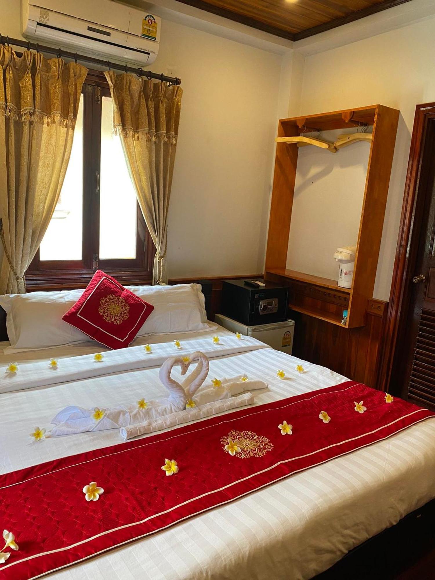 Golden Lotus Boutique Hotel Луанг Прабанг Екстериор снимка